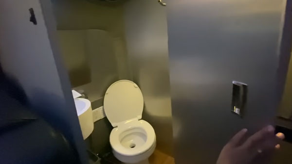 ಮೋಟಾರ್ ಹೋಂನಂತೆ ಮಾಡಿಫೈಗೊಂಡ Toyota Hiace ಎಂಪಿವಿ