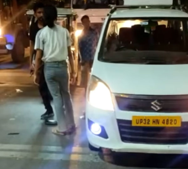 ಸಾರ್ವಜನಿಕ ರಸ್ತೆಯಲ್ಲಿ ಕ್ಯಾಬ್ ಚಾಲಕನಿಗೆ ಹಿಗ್ಗಾ ಮುಗ್ಗಾ ಥಳಿಸಿದ ಯುವತಿ