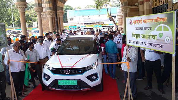 ಮುನ್ಸಿಪಲ್ ಕಾರ್ಪೊರೇಶನ್‌ಗೆ Tata Nexon ಎಲೆಕ್ಟ್ರಿಕ್ ಕಾರುಗಳನ್ನು ವಿತರಿಸಿದ Tata Motors