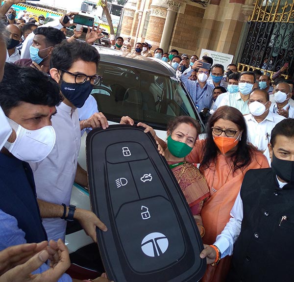 ಮುನ್ಸಿಪಲ್ ಕಾರ್ಪೊರೇಶನ್‌ಗೆ Tata Nexon ಎಲೆಕ್ಟ್ರಿಕ್ ಕಾರುಗಳನ್ನು ವಿತರಿಸಿದ Tata Motors