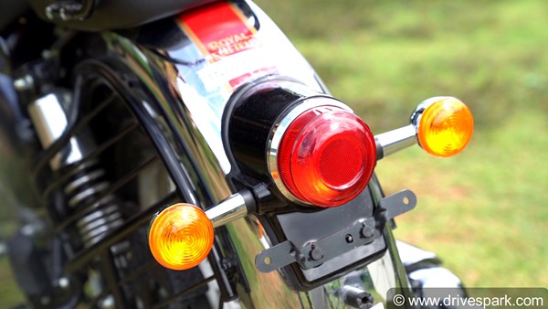 ಬೈಕ್ ರಿವ್ಯೂ: ಹೊಸ ಅಪ್‌ಡೇಟ್‌ಗಳೊಂದಿಗೆ ರಸ್ತೆಗಿಳಿದ 2021ರ Royal Enfield Classic 350 