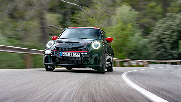 ಐಷಾರಾಮಿ Mini Cooper JCW ಕಾರು ಖರೀದಿಸಿದ ಮಲಯಾಳಂ ಸ್ಟಾರ್​ ನಟ ಪೃಥ್ವಿರಾಜ್ 