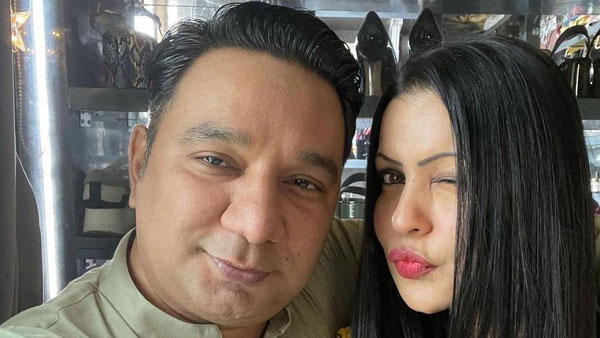 ಪತ್ನಿಗೆ ಬ್ಯಾಟ್ ಮೊಬೈಲ್ ವಾಹನ ಉಡುಗೊರೆಯಾಗಿ ನೀಡಿದ ಬಾಲಿವುಡ್ ಚಿತ್ರ ನಿರ್ದೇಶಕ