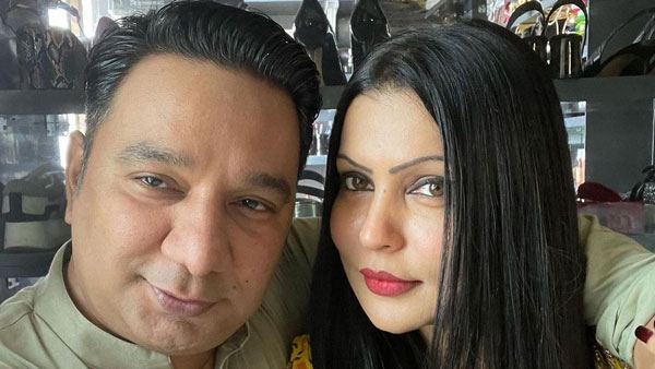 ಪತ್ನಿಗೆ ಬ್ಯಾಟ್ ಮೊಬೈಲ್ ವಾಹನ ಉಡುಗೊರೆಯಾಗಿ ನೀಡಿದ ಬಾಲಿವುಡ್ ಚಿತ್ರ ನಿರ್ದೇಶಕ