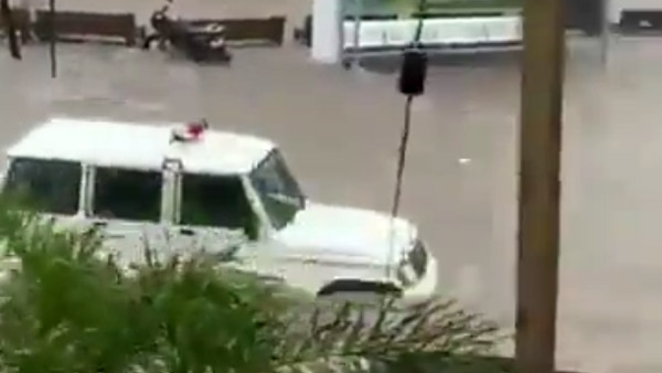 ಜಲಾವೃತ್ತವಾಗಿದ್ದ ರಸ್ತೆಯಲ್ಲಿ ಮುನ್ನುಗಿದ Mahindra Bolero ಎಸ್‌ಯು‌ವಿ