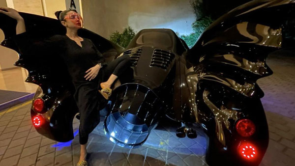 ಪತ್ನಿಗೆ ಬ್ಯಾಟ್ ಮೊಬೈಲ್ ವಾಹನ ಉಡುಗೊರೆಯಾಗಿ ನೀಡಿದ ಬಾಲಿವುಡ್ ಚಿತ್ರ ನಿರ್ದೇಶಕ