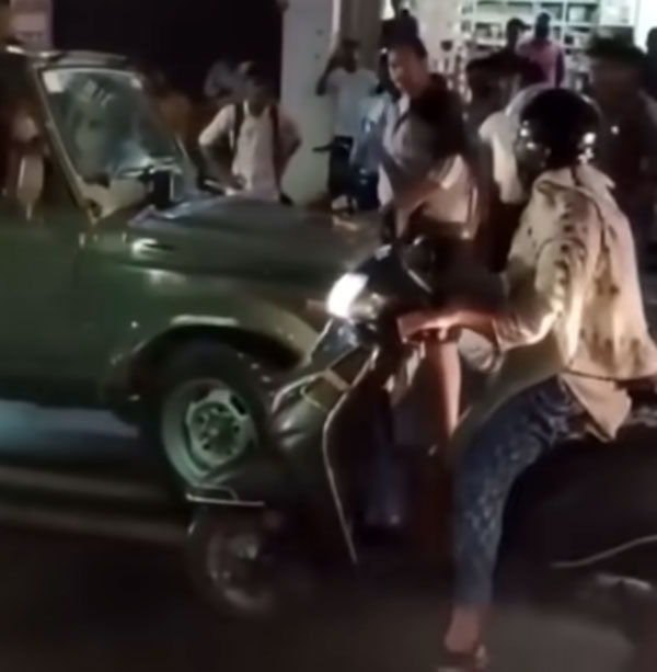 ಕುಡಿದ ಮತ್ತಿನಲ್ಲಿ ಭಾರತೀಯ ಸೇನೆಯ ವಾಹನ ಜಖಂಗೊಳಿಸಿದ ರೂಪದರ್ಶಿ