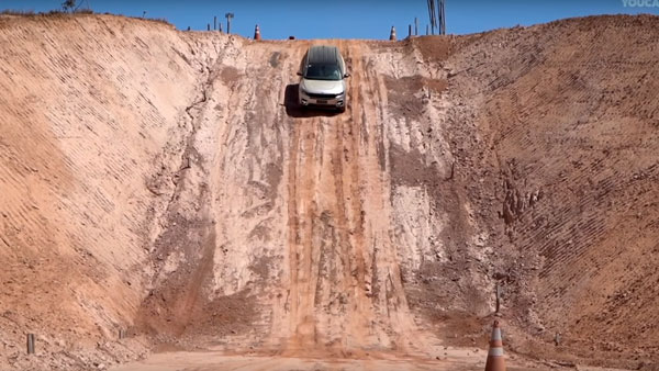 ಹೊಸ Commander ಎಸ್‍ಯುವಿಯ ಆಫ್-ರೋಡ್ ಪರ್ಫಾಮೆನ್ಸ್ ವೀಡಿಯೊ ಬಿಡುಗಡೆಗೊಳಿಸಿದ Jeep