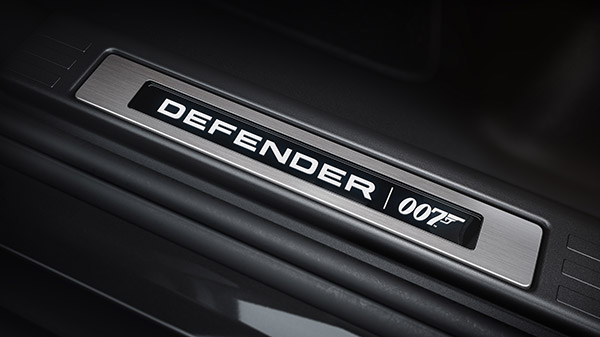 ವಿಶೇಷ ವಿನ್ಯಾಸವುಳ್ಳ Defender V8 Bond Edition ಅನಾವರಣಗೊಳಿಸಿದ Land Rover