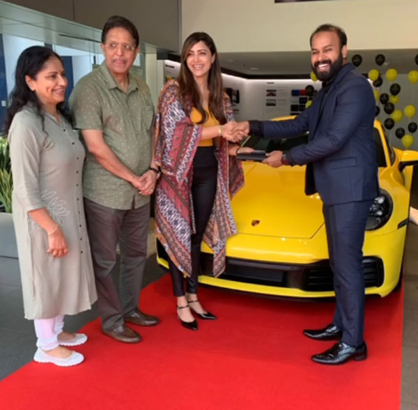 ಐಷಾರಾಮಿ Porsche ಸ್ಪೋರ್ಟ್ಸ್ ಕಾರು ಖರೀದಿಸಿದ ನಟಿ ಮಮತಾ ಮೋಹನ್‌ದಾಸ್‌ 