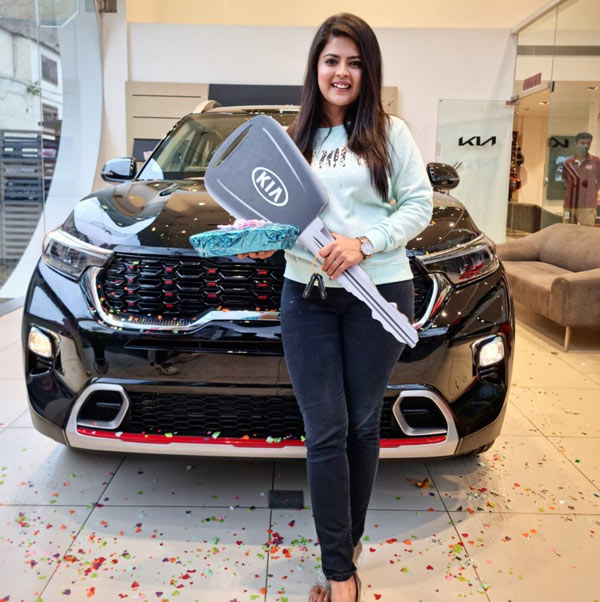ಹೊಸ Kia Sonet ಕಾರು ಖರೀದಿಸಿದ ಕಿರುತೆರೆ ನಟಿ ಮಾನ್ಸಿ ಜೋಶಿ