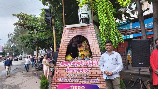 ವಿನಾ ಕಾರಣ ಟೋಯಿಂಗ್ ಮಾಡಿದ ಪೊಲೀಸರ ವಿರುದ್ಧ ಸ್ಮಾರಕ ನಿರ್ಮಿಸಿ ಪ್ರತಿಭಟಿಸಿದ ಸ್ಕೂಟರ್ ಮಾಲೀಕ