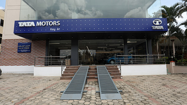 ದಕ್ಷಿಣ ಭಾರತದ ರಾಜ್ಯಗಳಲ್ಲಿ ಒಂದೇ ದಿನ 70 ಹೊಸ ಶೋರೂಂಗಳಿಗೆ ಚಾಲನೆ ನೀಡಿದ Tata Motors