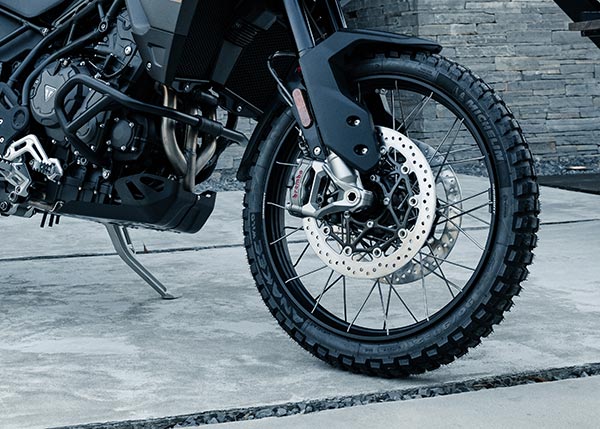 ಆಕರ್ಷಕ ವಿನ್ಯಾಸದಲ್ಲಿ ಅನಾವರಣಗೊಂಡ Triumph Tiger 900 Bond ಎಡಿಷನ್ 