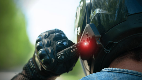 ಬ್ಲೂಟೂತ್ ಹೊಂದಿರುವ ಹೆಲ್ಮೆಟ್ ಬಳಕೆ ನಿಷೇಧಿಸಿದ ಬೆಂಗಳೂರು ಪೊಲೀಸರು