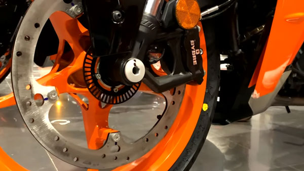 ಡೀಲರ್ ಬಳಿ ಕಾಣಿಸಿಕೊಂಡ ಹೊಸ KTM RC 200 ಬೈಕ್