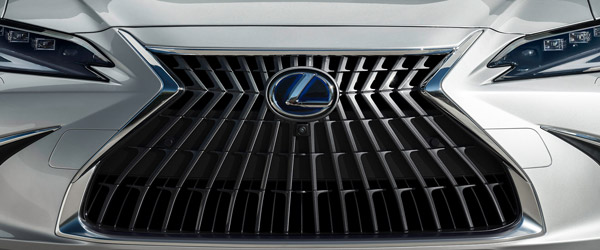 ES 300h ಕಾರಿನ ಫೇಸ್ ಲಿಫ್ಟ್ ಆವೃತ್ತಿ ಬಿಡುಗಡೆಗೊಳಿಸಿದ Lexus