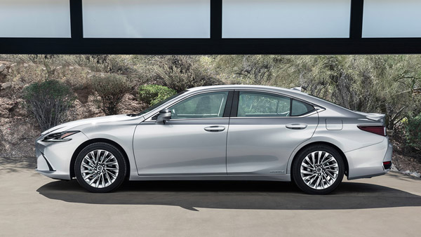 ES 300h ಕಾರಿನ ಫೇಸ್ ಲಿಫ್ಟ್ ಆವೃತ್ತಿ ಬಿಡುಗಡೆಗೊಳಿಸಿದ Lexus