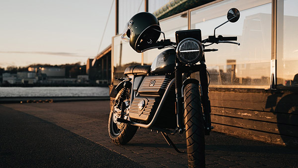 Yamaha RX 100 ಬೈಕಿನ ಪ್ರತಿರೂಪದಂತಿದೆ ಈ ಹೊಸ ಎಲೆಕ್ಟ್ರಿಕ್ ಬೈಕ್