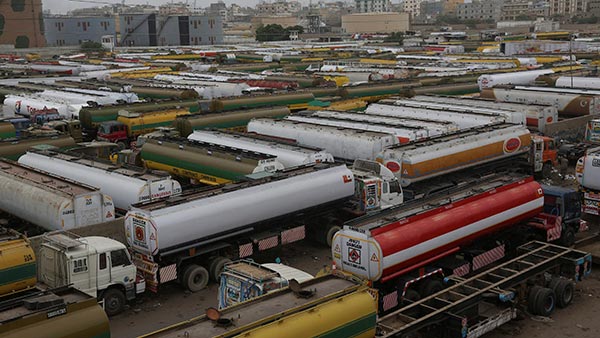 ಟ್ಯಾಂಕರ್'ನಿಂದ 30,000 ಲೀಟರ್ ಇಂಧನ ಕಳುವು ಮಾಡಿದ ಖದೀಮರು