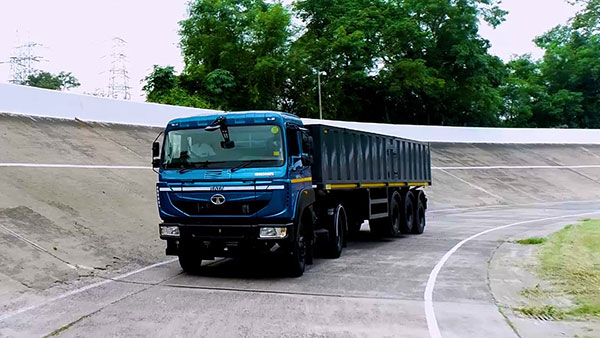 ಅತ್ಯುತ್ತಮ ಮೈಲೇಜ್ ನೀಡುವ 21 ವಾಣಿಜ್ಯ ವಾಹನಗಳನ್ನು ಅನಾವರಣಗೊಳಿಸಿದ Tata Motors