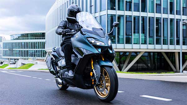 ಸ್ಪೋರ್ಟಿ ಲುಕ್‍‍‍ನಲ್ಲಿ ಅನಾವರಣಗೊಂಡ 2022ರ Yamaha TMax ಸ್ಕೂಟರ್