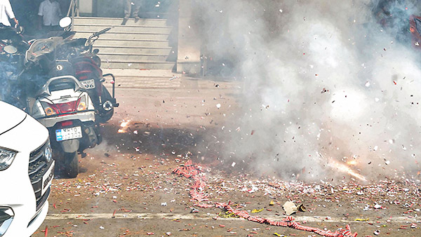 ದೀಪಾವಳಿ ಸಂದರ್ಭದಲ್ಲಿ ಕಾರುಗಳನ್ನು ಸುರಕ್ಷಿತವಾಗಿಸುವ ವಿಧಾನಗಳಿವು