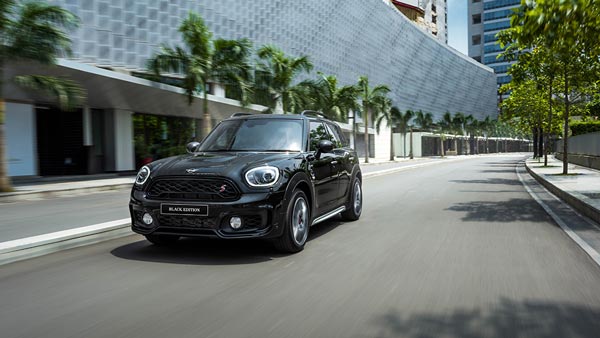 ಐಷಾರಾಮಿ Mini Countryman ಕಾರನ್ನು ಖರೀದಿಸಿದ ನಟಿ ನವ್ಯಾ ನಾಯರ್