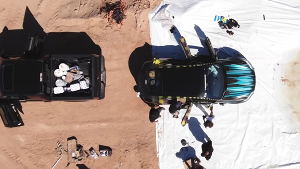 ಎಲೆಕ್ಟ್ರಿಕ್ ಕಾರ್ ಅನ್ನು ನೀರಿನೊಳಗೆ ಇಳಿಸಿ ಪರೀಕ್ಷಿಸಿದ ಯೂಟ್ಯೂಬರ್