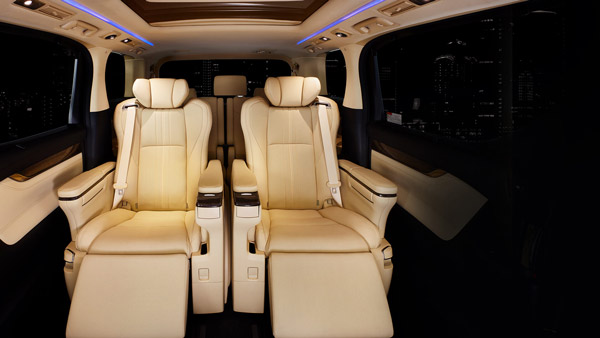 ದುಬಾರಿ ಬೆಲೆಯ Toyota Vellfire ಕಾರು ಖರೀದಿಸಿದ ನಟ ವಿಜಯ್ ಬಾಬು