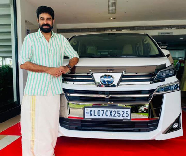 ದುಬಾರಿ ಬೆಲೆಯ Toyota Vellfire ಕಾರು ಖರೀದಿಸಿದ ನಟ ವಿಜಯ್ ಬಾಬು