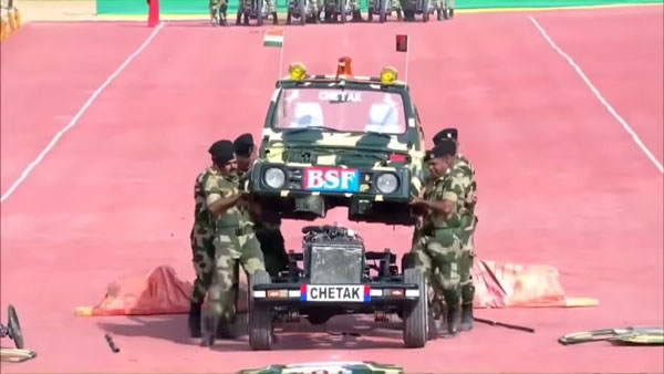 2 ನಿಮಿಷಗಳಲ್ಲಿ ಮಾರುತಿ ಜಿಪ್ಸಿಯನ್ನು ಬೇರ್ಪಡಿಸಿ ಮರು ಜೋಡಣೆ ಮಾಡಿದ ಬಿಎಸ್ಎಫ್ ಯೋಧರು