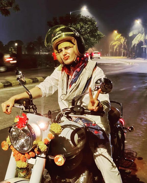 ರಾಯಲ್ ಎನ್‍ಫೀಲ್ಡ್ ಕ್ಲಾಸಿಕ್ 350 ಬೈಕ್ ಖರೀದಿಸಿದ ಬಾಲಿವುಡ್ ಖ್ಯಾತ ನಟಿ