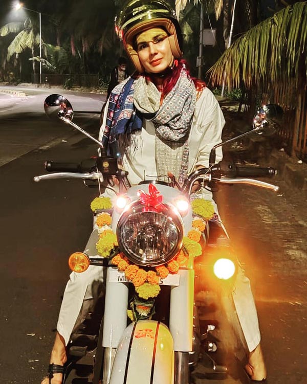 ರಾಯಲ್ ಎನ್‍ಫೀಲ್ಡ್ ಕ್ಲಾಸಿಕ್ 350 ಬೈಕ್ ಖರೀದಿಸಿದ ಬಾಲಿವುಡ್ ಖ್ಯಾತ ನಟಿ