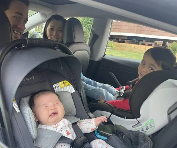 ಕಾರು ಆಟೋ ಪೈಲಟ್ ಮೋಡ್'ನಲ್ಲಿ ಚಲಿಸುವಾಗ ಜನಿಸಿದ ವಿಶ್ವದ ಮೊದಲ ಮಗುವಿದು