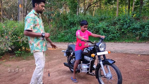 ರಾಯಲ್ ಎನ್‌ಫೀಲ್ಡ್ ಬೈಕಿನಂತೆ ಮಾಡಿಫೈಗೊಂಡ TVS XL ಮೊಪೆಡ್