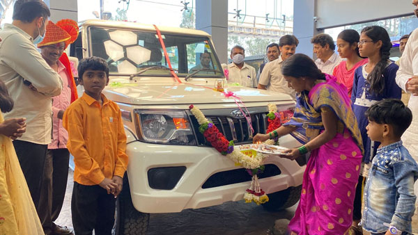 ಗುಜರಿ ವಸ್ತುಗಳಿಂದ ಜೀಪ್‌ ತಯಾರಿಸಿದ ವ್ಯಕ್ತಿಗೆ ಬೊಲೆರೊ ಉಡುಗೊರೆಯಾಗಿ ನೀಡಿದ ಆನಂದ್‌ ಮಹೀಂದ್ರಾ