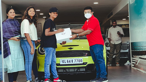 ಐಷಾರಾಮಿ Mini Cooper S ಕನ್ವರ್ಟಿಬಲ್ ಕಾರು ಖರೀದಿಸಿದ ಖ್ಯಾತ ನಟ