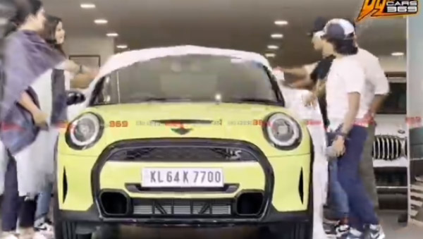 ಐಷಾರಾಮಿ Mini Cooper S ಕನ್ವರ್ಟಿಬಲ್ ಕಾರು ಖರೀದಿಸಿದ ಖ್ಯಾತ ನಟ