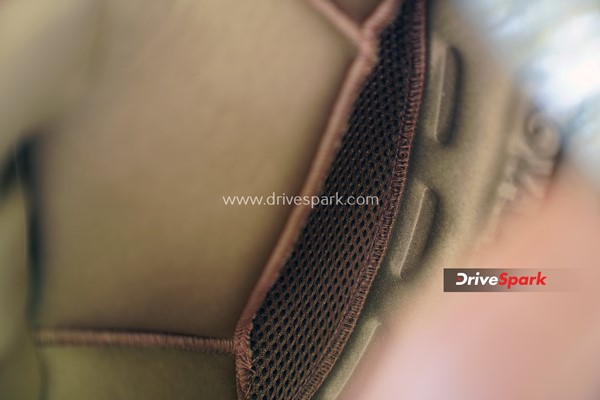 ಆಕರ್ಷಕವಾದ ರಾಯಲ್ ಎನ್‌ಫೀಲ್ಡ್ ಲಿಮಿಟೆಡ್ ಎಡಿಷನ್ ಹೆಲ್ಮೆಟ್ ರಿವ್ಯೂ