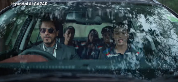 Hyundai Alcazar ಟಿವಿಸಿ: ಭಾರತ ಮಹಿಳಾ ಕ್ರಿಕೆಟ್ ತಂಡದ ಸ್ಟಾರ್ ಆಟಗಾರ್ತಿಯರ ಜೊತೆ ಕಾಣಿಸಿಕೊಂಡ ಶಾರುಖ್​ ಖಾನ್ 