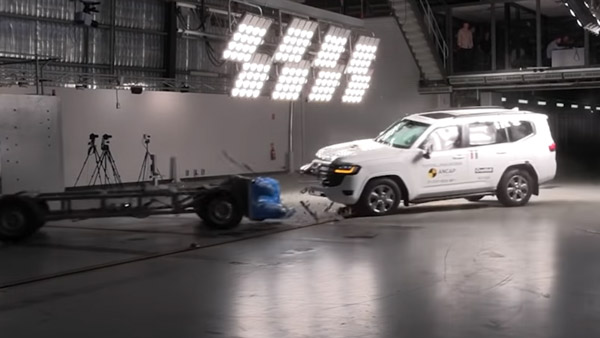 ಕ್ರ್ಯಾಶ್ ಟೆಸ್ಟ್‌ನಲ್ಲಿ ಗರಿಷ್ಠ ರೇಟಿಂಗ್ ಪಡೆದುಕೊಂಡ ಹೊಸ Toyota Land Cruiser ಎಸ್‍ಯುವಿ