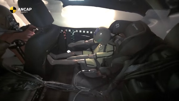 ಕ್ರ್ಯಾಶ್ ಟೆಸ್ಟ್‌ನಲ್ಲಿ ಗರಿಷ್ಠ ರೇಟಿಂಗ್ ಪಡೆದುಕೊಂಡ ಹೊಸ Toyota Land Cruiser ಎಸ್‍ಯುವಿ