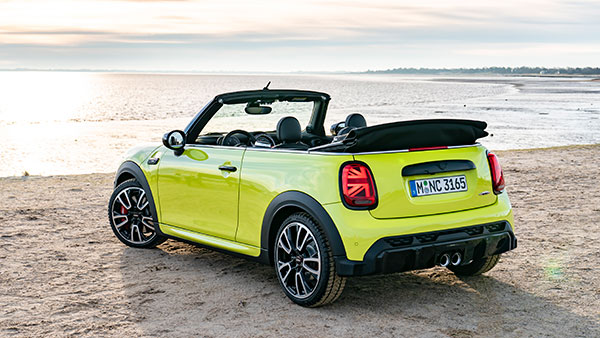 ಐಷಾರಾಮಿ Mini Cooper S ಕನ್ವರ್ಟಿಬಲ್ ಕಾರು ಖರೀದಿಸಿದ ಖ್ಯಾತ ನಟ