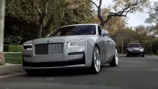 ರೂ.75 ಲಕ್ಷ ವ್ಯಯಿಸಿ ಮನೆ ಬಣ್ಣಕ್ಕೆ ಹೊಂದಿಕೆಯಾಗುವಂತೆ ಕಾರುಗಳ ಬಣ್ಣ ಬದಲಾವಣೆ ಮಾಡಿಸಿದ ರೂಪದರ್ಶಿ