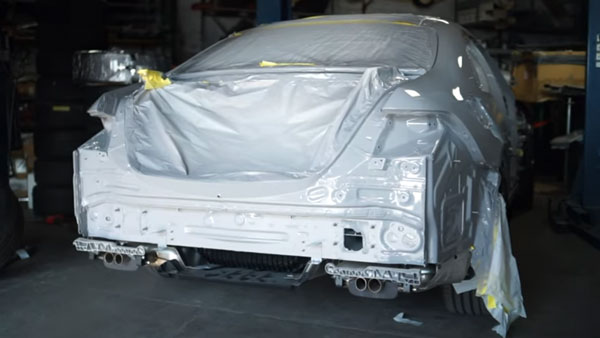 ರೂ.75 ಲಕ್ಷ ವ್ಯಯಿಸಿ ಮನೆ ಬಣ್ಣಕ್ಕೆ ಹೊಂದಿಕೆಯಾಗುವಂತೆ ಕಾರುಗಳ ಬಣ್ಣ ಬದಲಾವಣೆ ಮಾಡಿಸಿದ ರೂಪದರ್ಶಿ