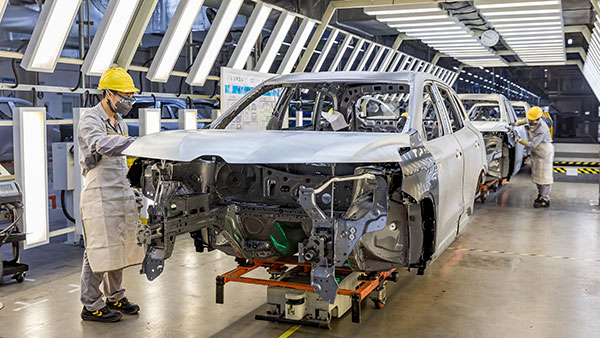 ಉಕ್ರೇನ್-ರಷ್ಯಾ ಬಿಕ್ಕಟ್ಟು: ಕಾರ್ಖಾನೆ ಮುಚ್ಚಲು ಆಟೋಮೊಬೈಲ್ ಕಂಪನಿಗಳ ಚಿಂತನೆ!