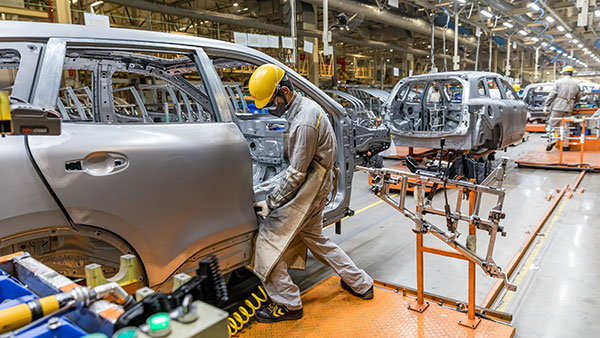 ಉಕ್ರೇನ್-ರಷ್ಯಾ ಬಿಕ್ಕಟ್ಟು: ಕಾರ್ಖಾನೆ ಮುಚ್ಚಲು ಆಟೋಮೊಬೈಲ್ ಕಂಪನಿಗಳ ಚಿಂತನೆ!