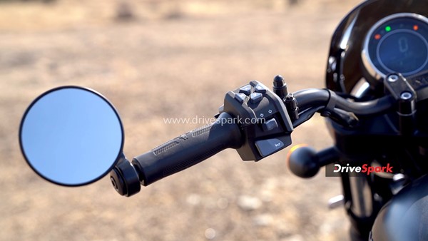 ಫಸ್ಟ್ ರೈಡ್ ರಿವ್ಯೂ: ರೋಡ್‌ಕಿಂಗ್ ಸ್ಥಾನವನ್ನು ತುಂಬುತ್ತಾ ಹೊಸ ಯೆಜ್ಡಿ ರೋಡ್‌ಸ್ಟರ್ ಕ್ಲಾಸಿಕ್?