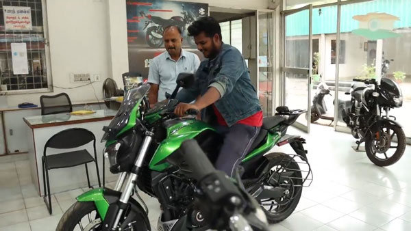 2.60 ಲಕ್ಷ ರೂ. ಚಿಲ್ಲರೆ ನಾಣ್ಯಗಳನ್ನು ನೀಡಿ ಬಜಾಜ್ ಡೊಮಿನಾರ್ 400 ಖರೀದಿಸಿದ ಯುವಕ! 